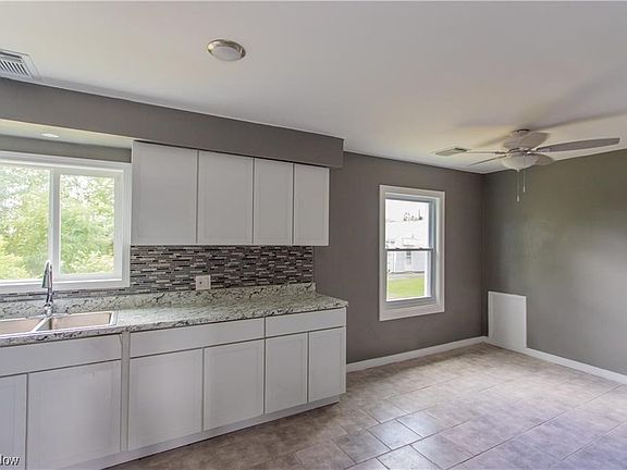 4th image of 32 Fincastle Ln