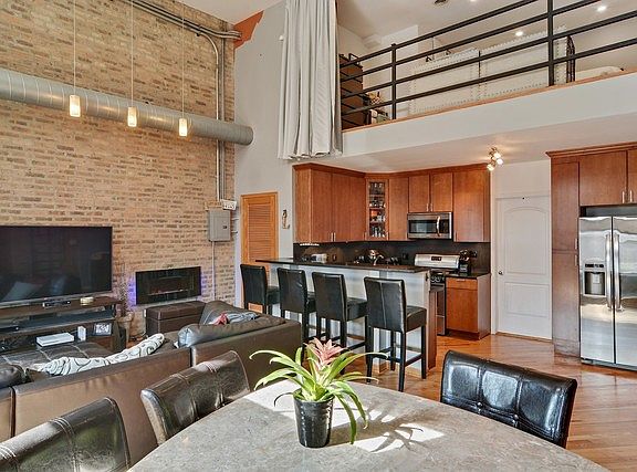2nd image of 1119 W Grand Ave #4