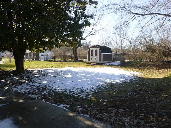 4th image of 180 Pinehurst Dr