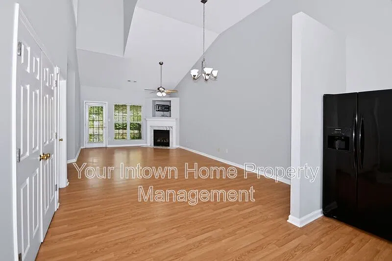 3 bed, 2.5 bath, 1508 sqft, $1,650 — Photo 3