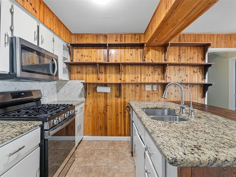 7000 Shannon Dr — Photo 16
