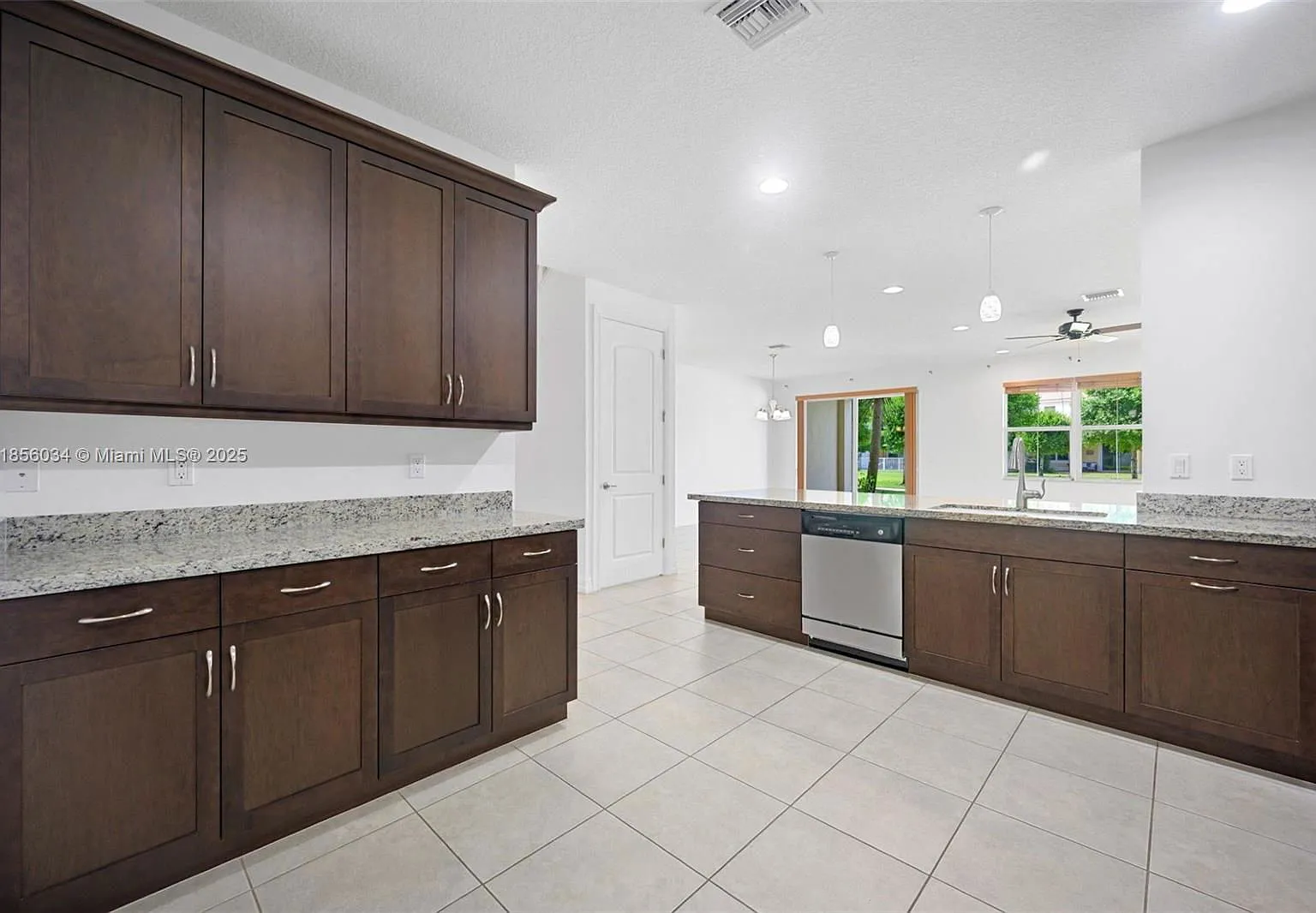 3 bed, 2.5 bath, $3,550 — Photo 4