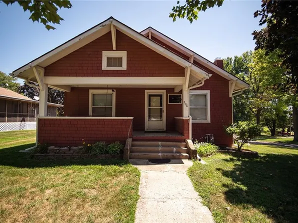 208 South Ave, Highland, KS 66035