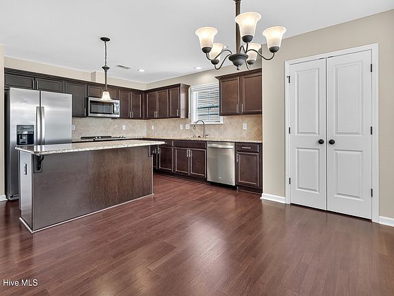 5th image of 609 Moonstone Court