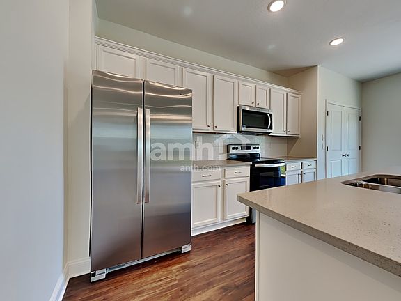 3rd image of 624 Onate Cir