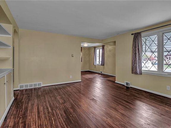 3rd image of 338 Forbes Ave