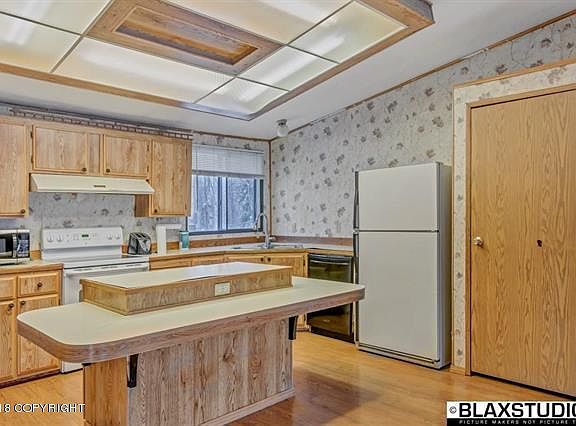3rd image of 1871 Long Cir