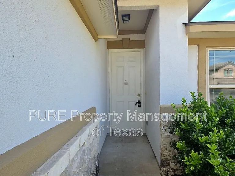 19320 Nicole Ln — Photo 2