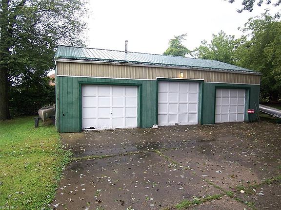 4th image of 81 Northeast Ave