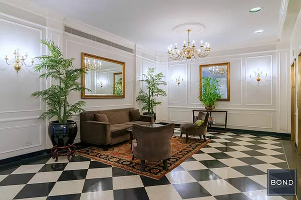 Sold by Bond New York | media 5