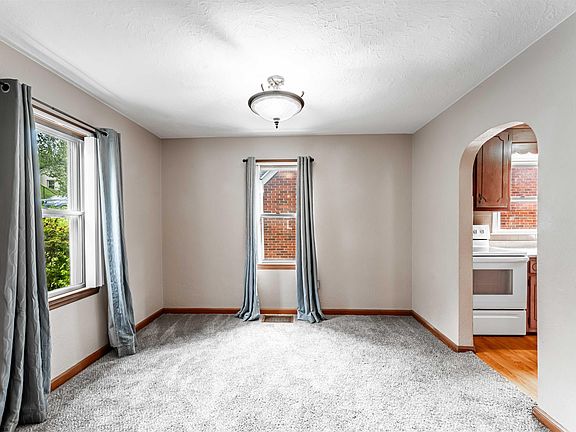 5th image of 1132 Sunset Dr