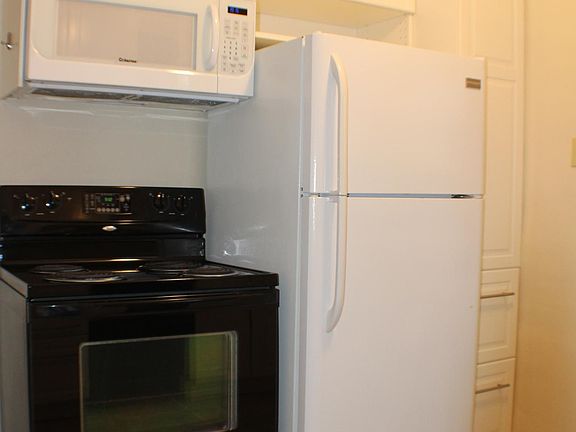 3rd image of 1303 E Castle Ave