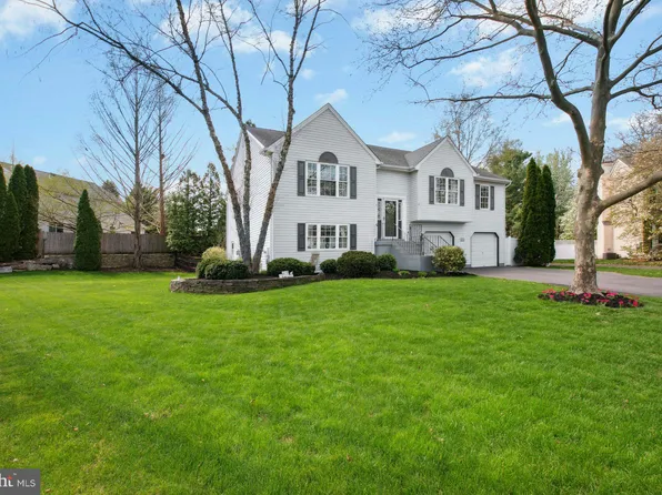 6126 Hearthstone Dr, Pipersville, PA 18947