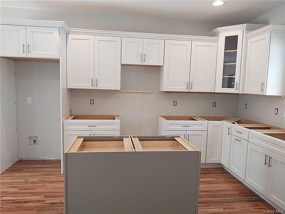 5th image of 29 Indigot Dr