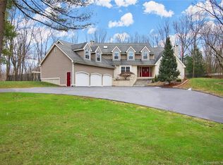 59 Greenbriar Rd, Oxford, CT 06478