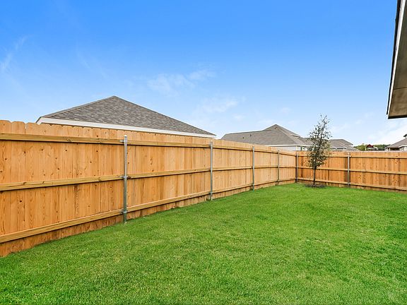 5th image of 426 Sussex Dr