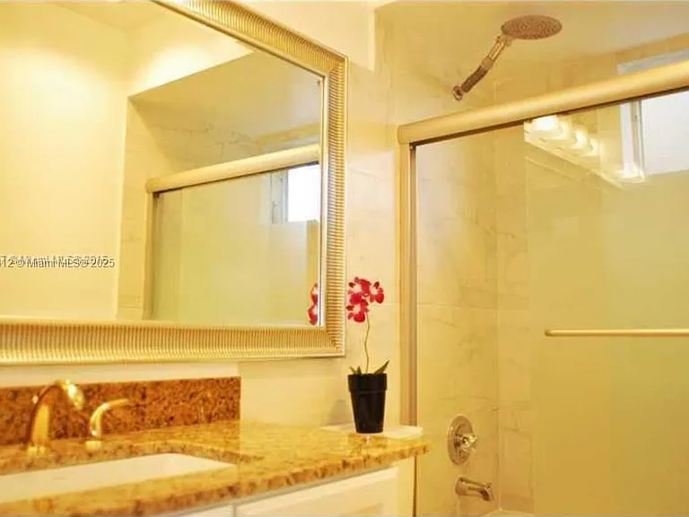 2451 SW 82nd Ave — Photo 7