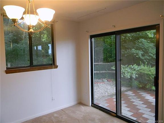 The dining area of the livi...