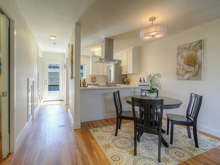 4050 Hoen Ave — Photo 9