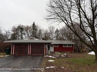 2221 Kuerbitz Dr, Lansing, MI 48906