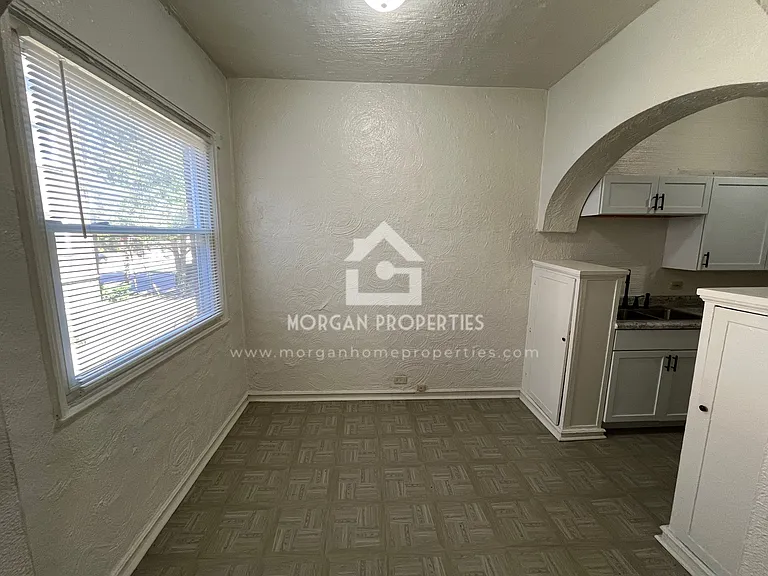 1231 W Walnut St — Photo 13