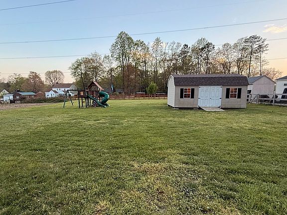 3rd image of 4531 Sourwood Ln
