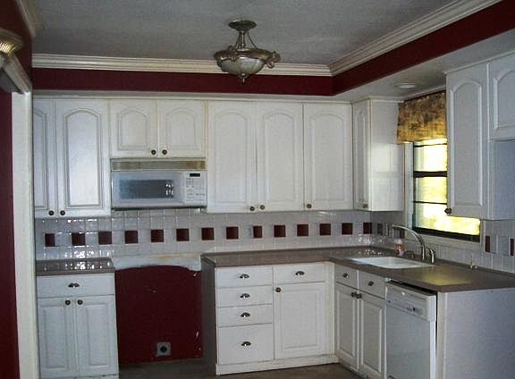3rd image of 805 Lisa Ln