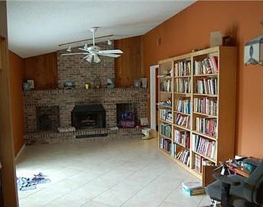 2nd image of 2635 Creekview Cir