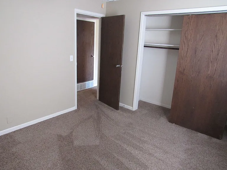 Superior Place Apartments — Photo 14