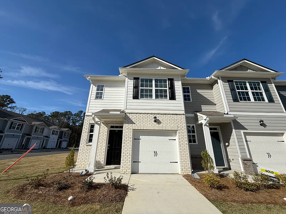 16 Sweetspire Dr NW