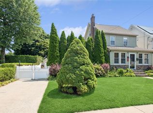 324 Wellington Rd, Mineola, NY 11501