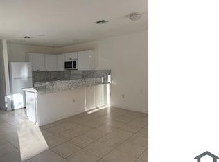 2567 NE 183rd St, North Miami Beach, FL 33160