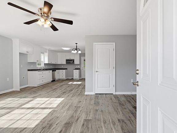 3rd image of 124 Laura Jane Ln