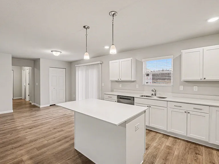 1016 Maple Ave — Photo 5