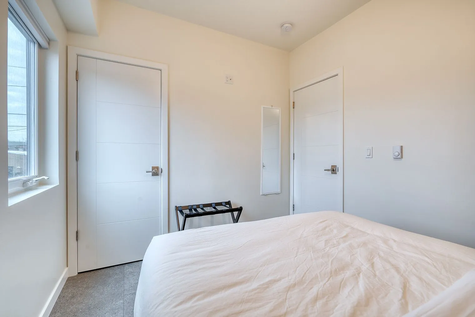 2 bed, 2.0 bath, 990 sqft, $5,236 — Photo 4