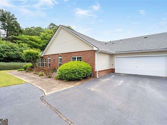 3rd image of 3732 Villa Springs Cir