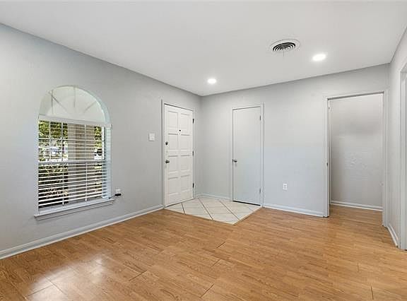 2nd image of 209 W Hickory St