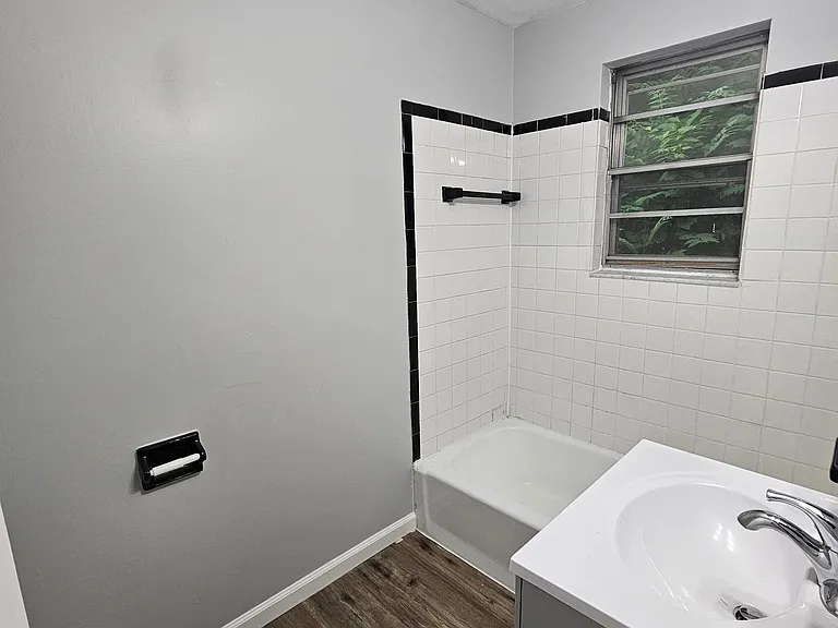 1222 Stanley St #104 — Photo 9