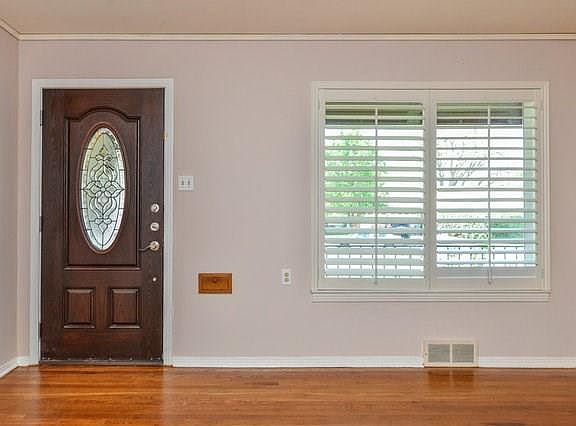 5th image of 1613 White Way Dr