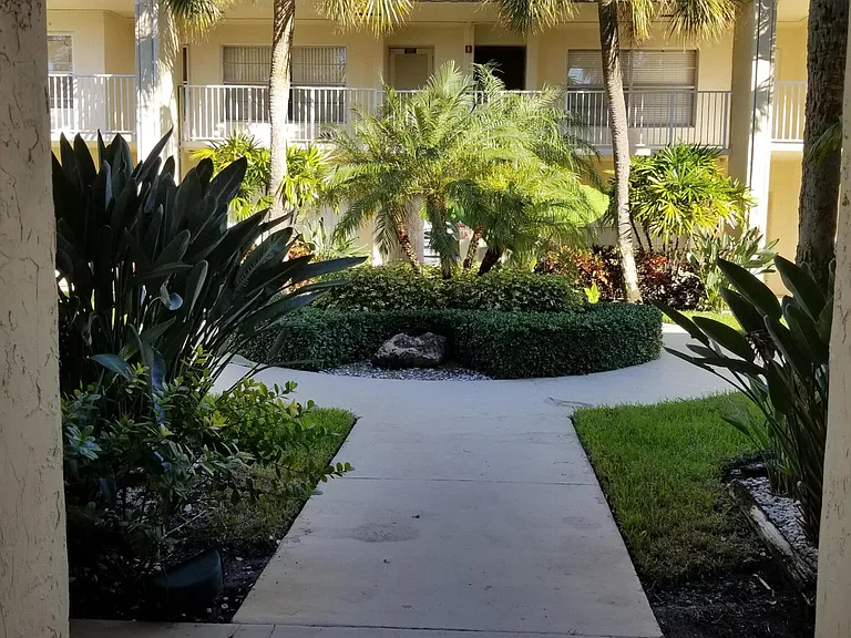 638 Snug Harbor Dr #E4 — Photo 13