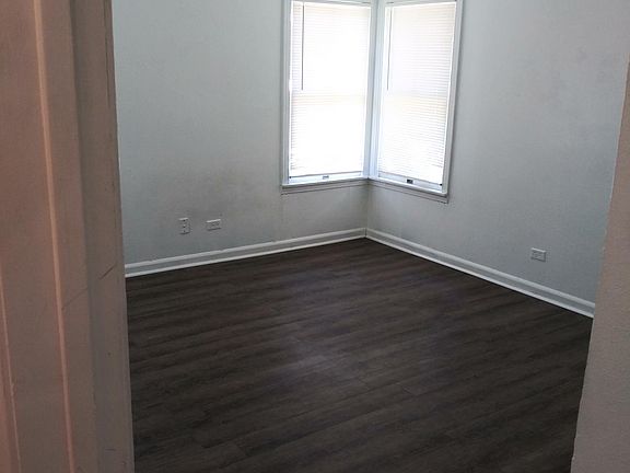 3rd image of 1019 E Sinton St