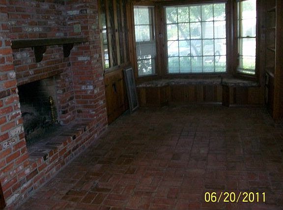 4th image of 2211 Humble Ave