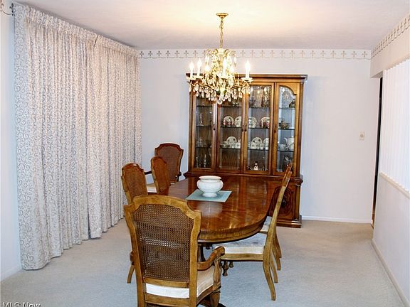 3rd image of 5957 Williamsburg Dr