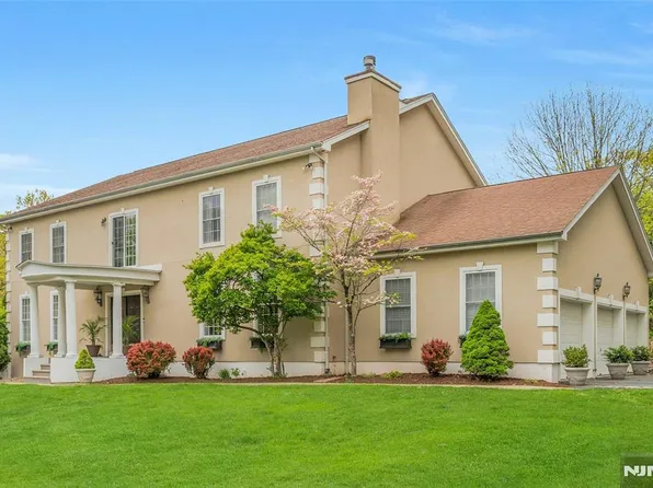 16 Lenape Trl, Cedar Grove, NJ 07009