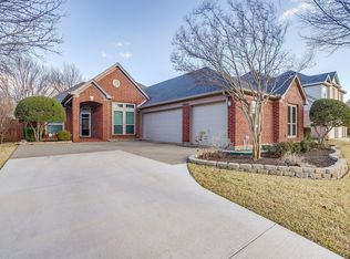 6425 Greenbriar Ln, Fort Worth, TX 76132