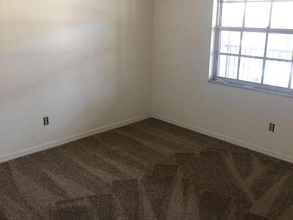 5th image of 3079 Sir Hamilton Cir