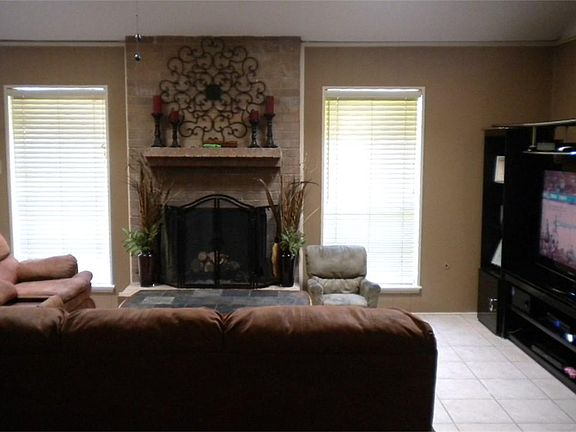 4th image of 5011 Groveton Ln