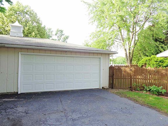 3rd image of 2836 W Sheffield Dr