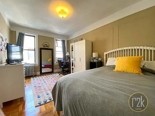 Rented by Realty 2000 Corp | media 15