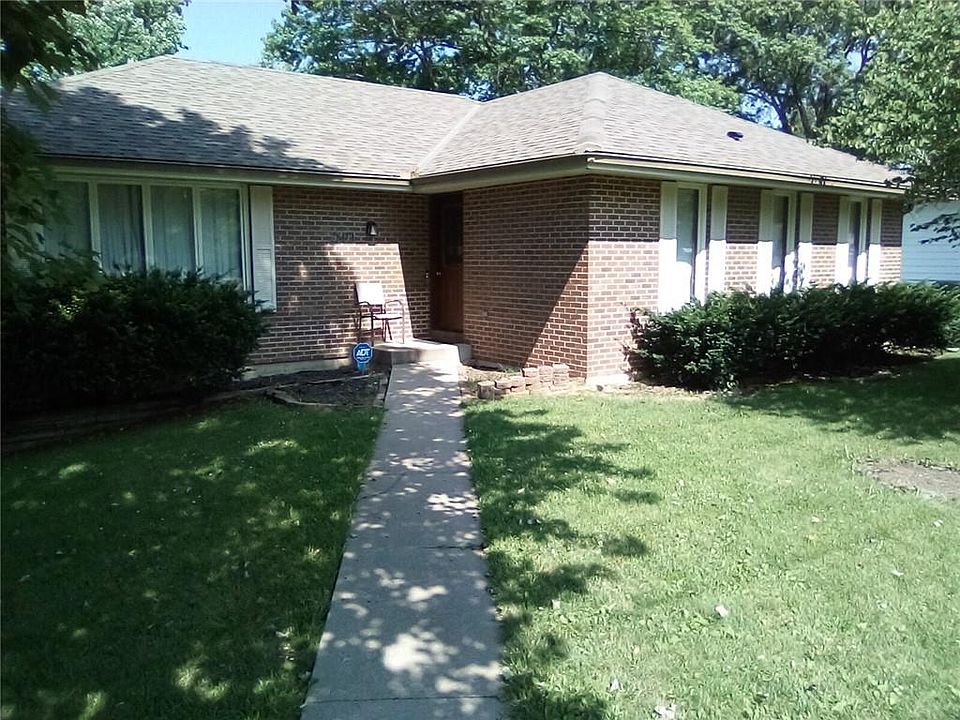 1st image of 2804 S 15th St